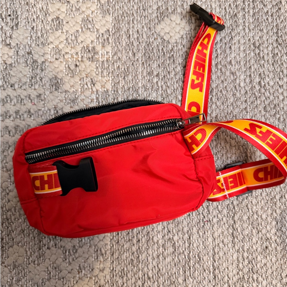 Red Chiefs Logo Clutch Wristlet - Picture 3 of 4